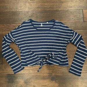 Women’s Medium blue striped Me to We cropped long sleeve